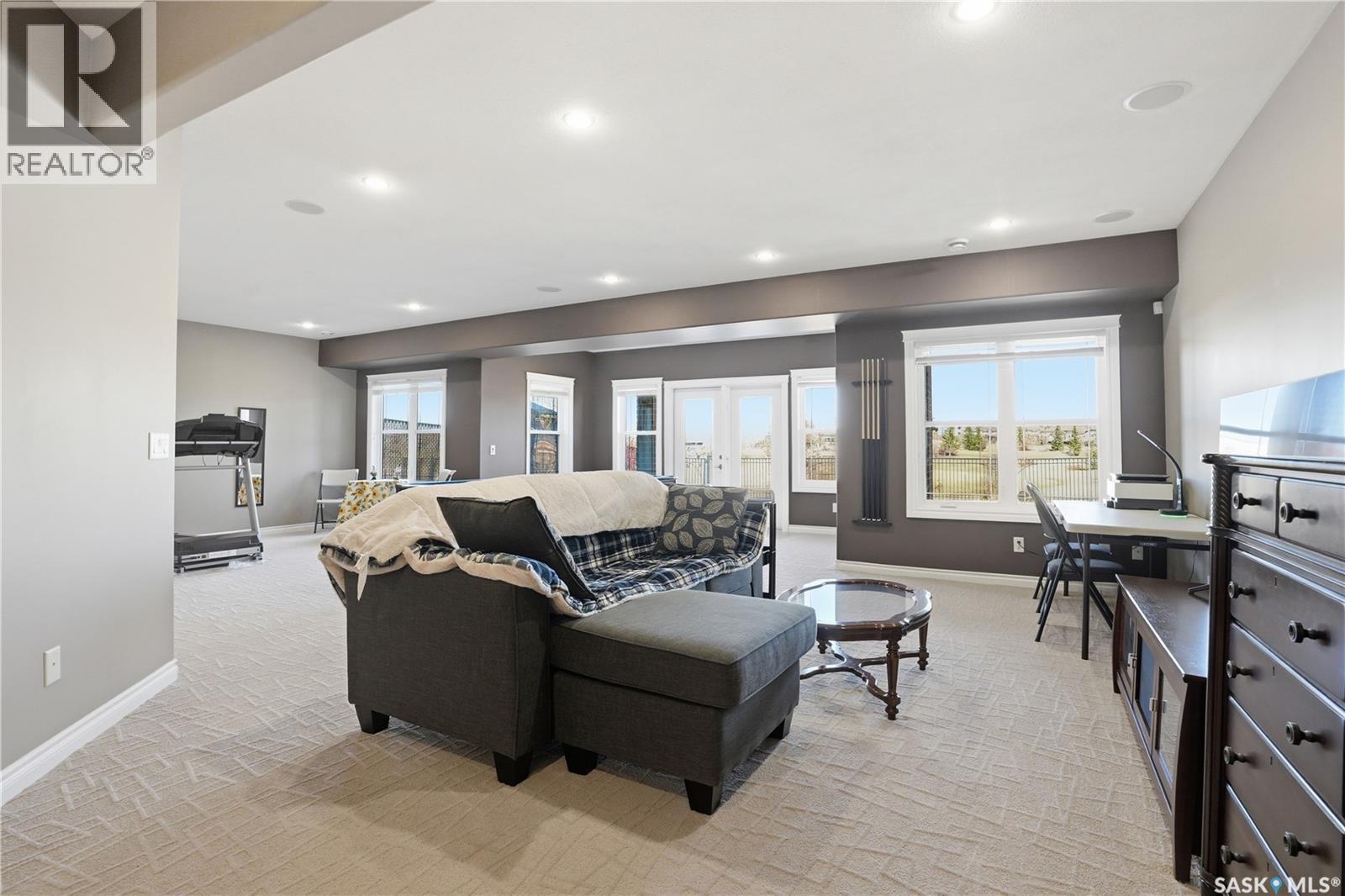 102 Thode Avenue, Saskatoon, SK - Indoor
