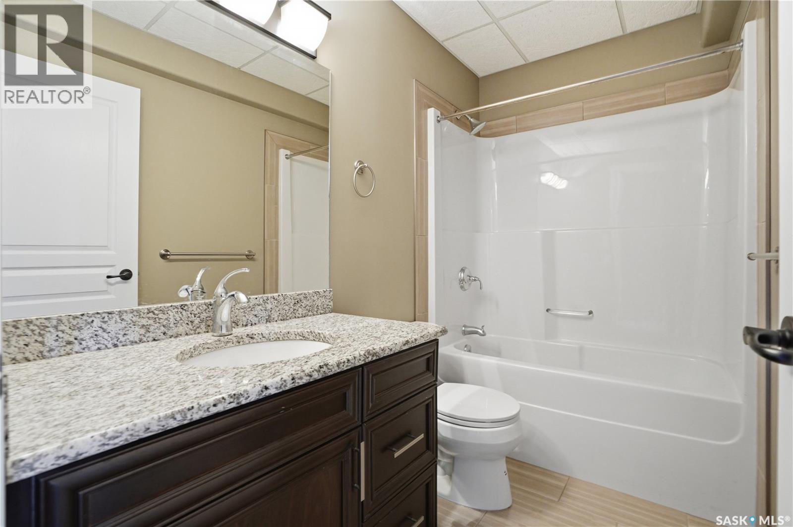 102 Thode Avenue, Saskatoon, SK - Indoor Photo Showing Bathroom