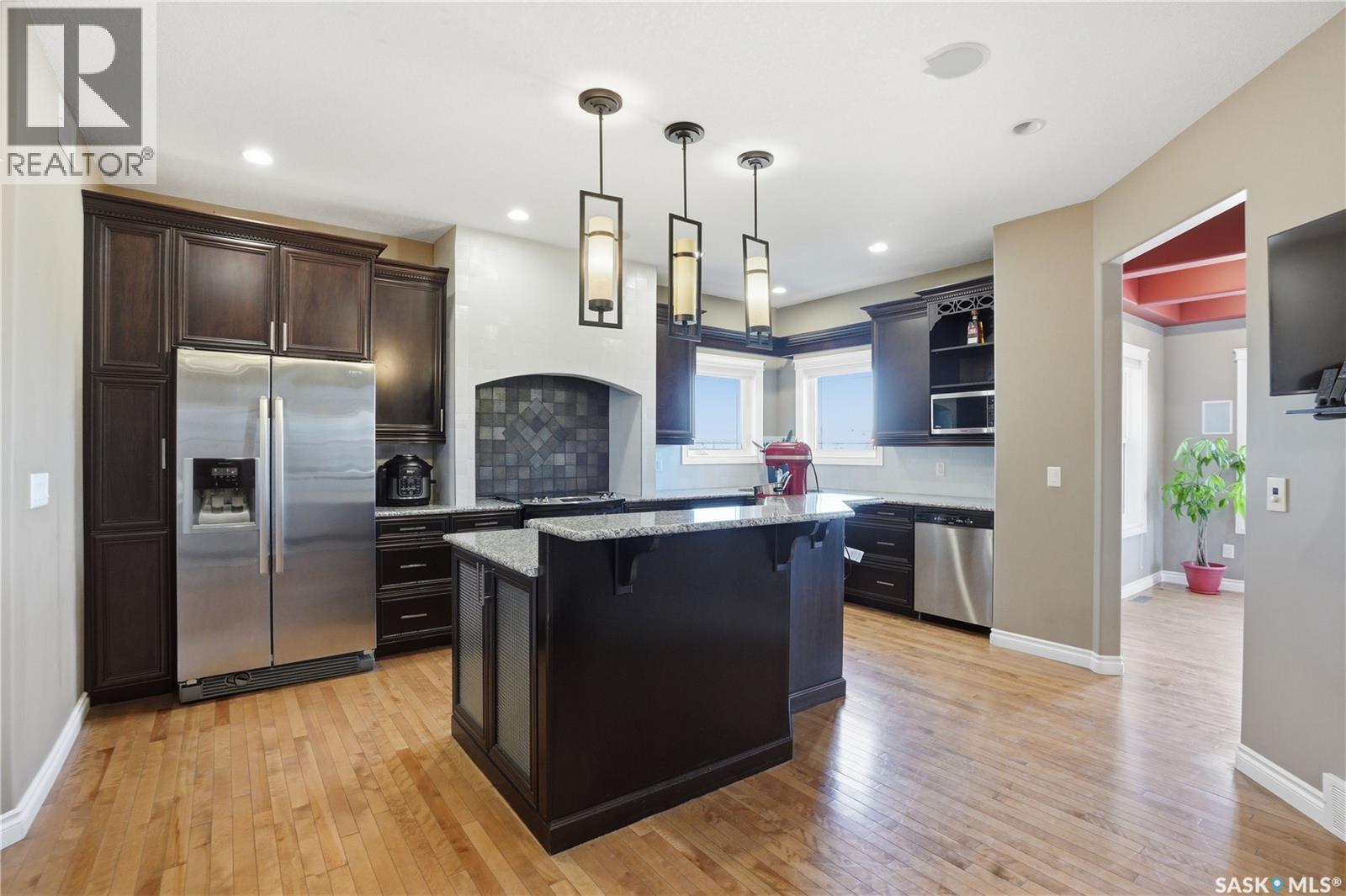102 Thode Avenue, Saskatoon, SK - Indoor Photo Showing Kitchen With Upgraded Kitchen