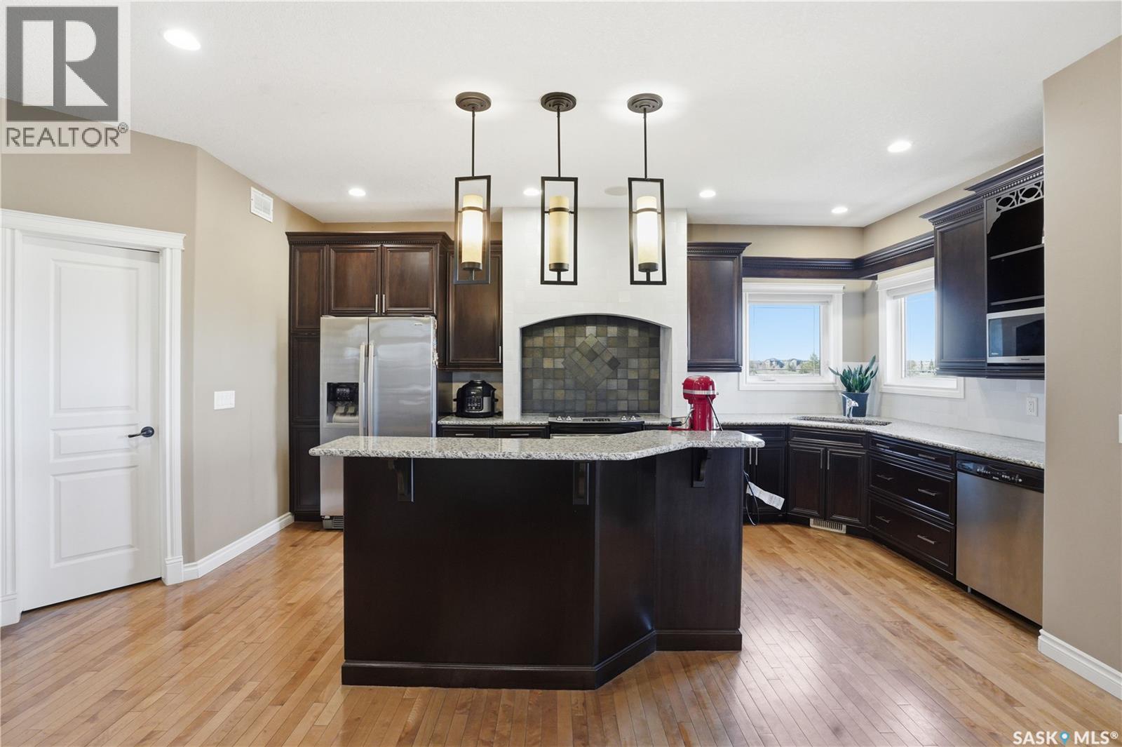 102 Thode Avenue, Saskatoon, SK - Indoor Photo Showing Kitchen With Upgraded Kitchen