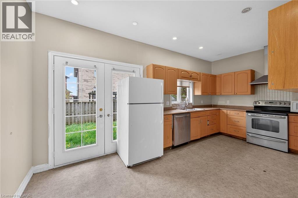 704 Stone Church Road E, Hamilton, ON - Indoor Photo Showing Kitchen