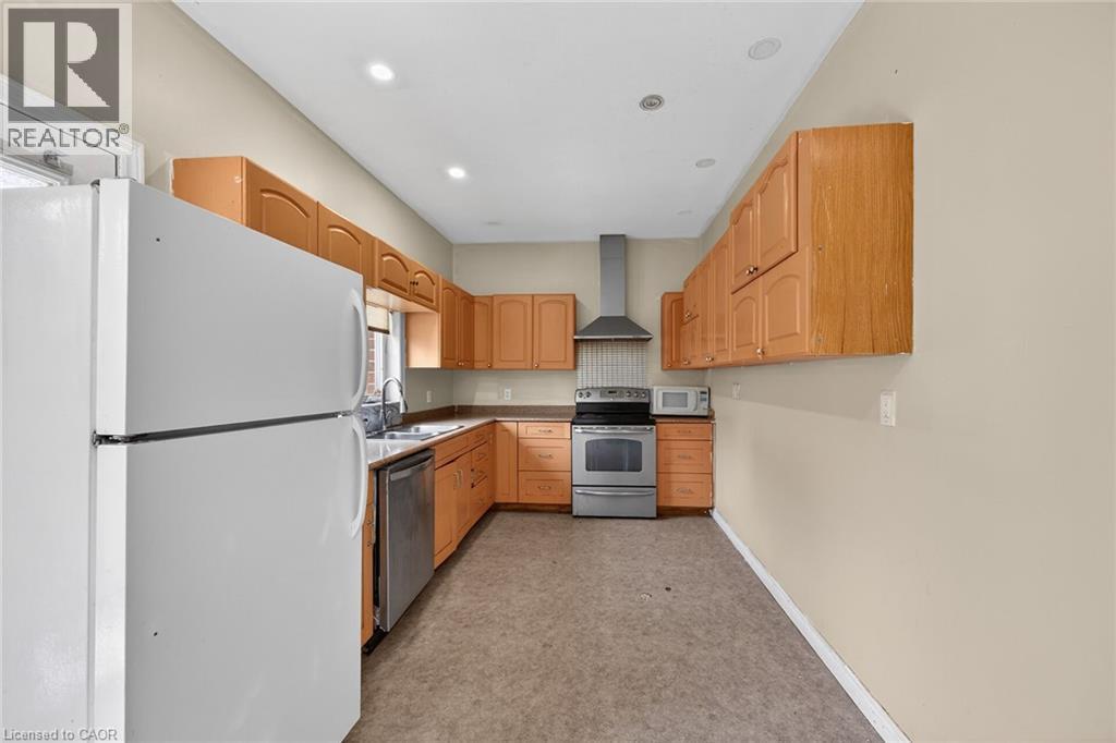 704 Stone Church Road E, Hamilton, ON - Indoor Photo Showing Kitchen With Double Sink