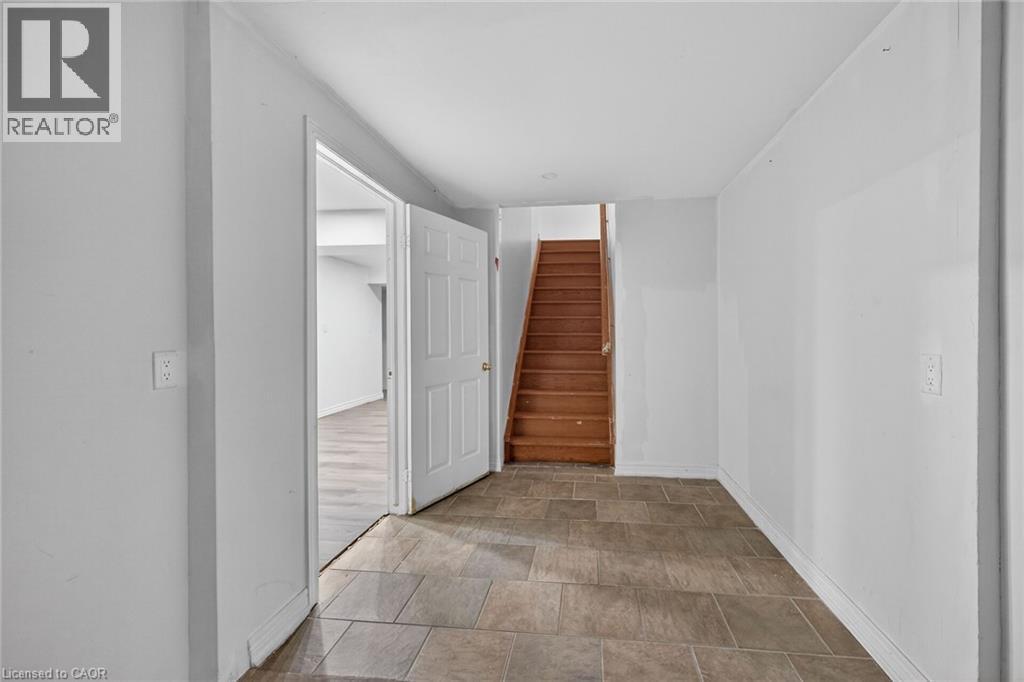 704 Stone Church Road E, Hamilton, ON - Indoor Photo Showing Other Room