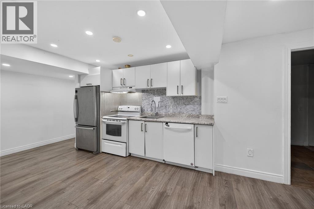 704 Stone Church Road E, Hamilton, ON - Indoor Photo Showing Kitchen