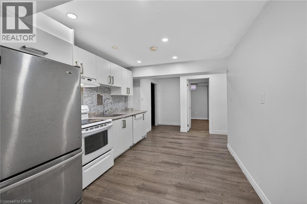 704 Stone Church Road E, Hamilton, ON - Indoor Photo Showing Kitchen