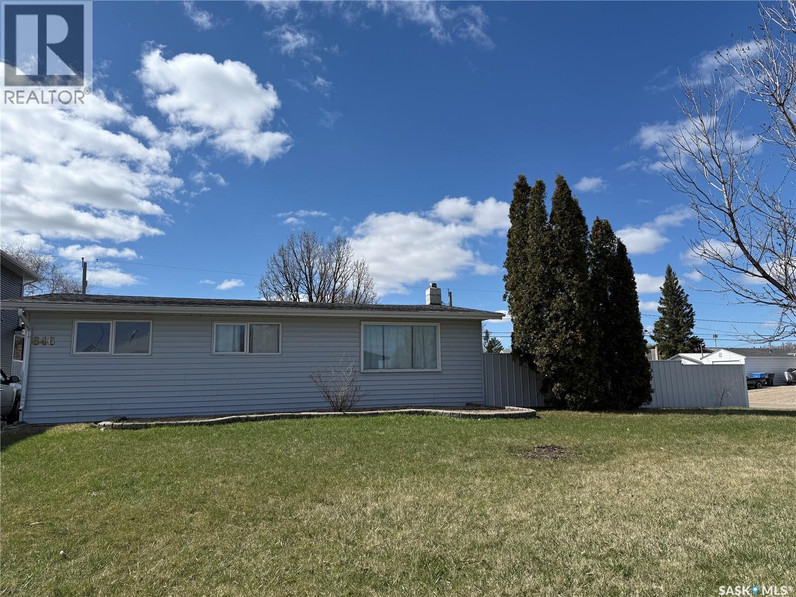 646 Albert Street, Estevan, SK - Outdoor