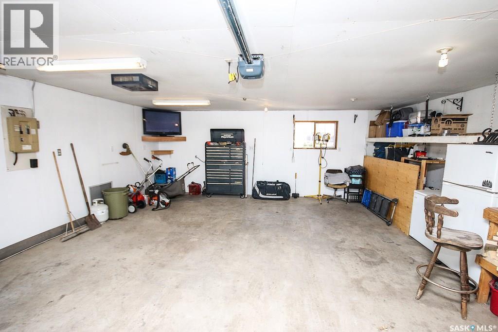 646 Albert Street, Estevan, SK - Indoor Photo Showing Garage