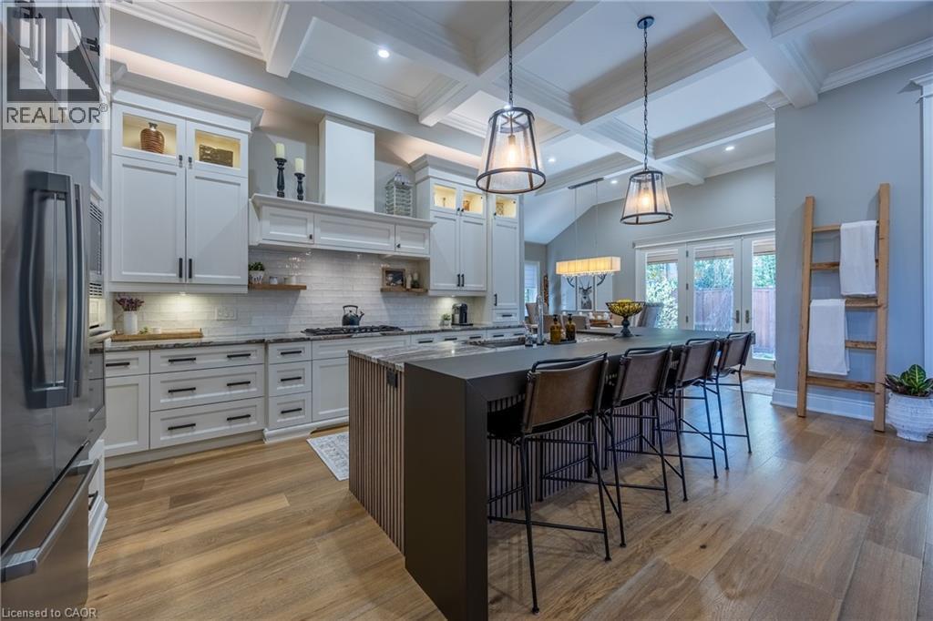 11 Greenleaf Lane, Ancaster, ON - Indoor Photo Showing Kitchen With Upgraded Kitchen