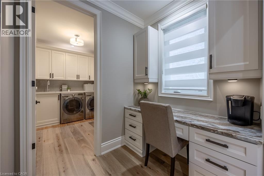 11 Greenleaf Lane, Ancaster, ON - Indoor Photo Showing Laundry Room