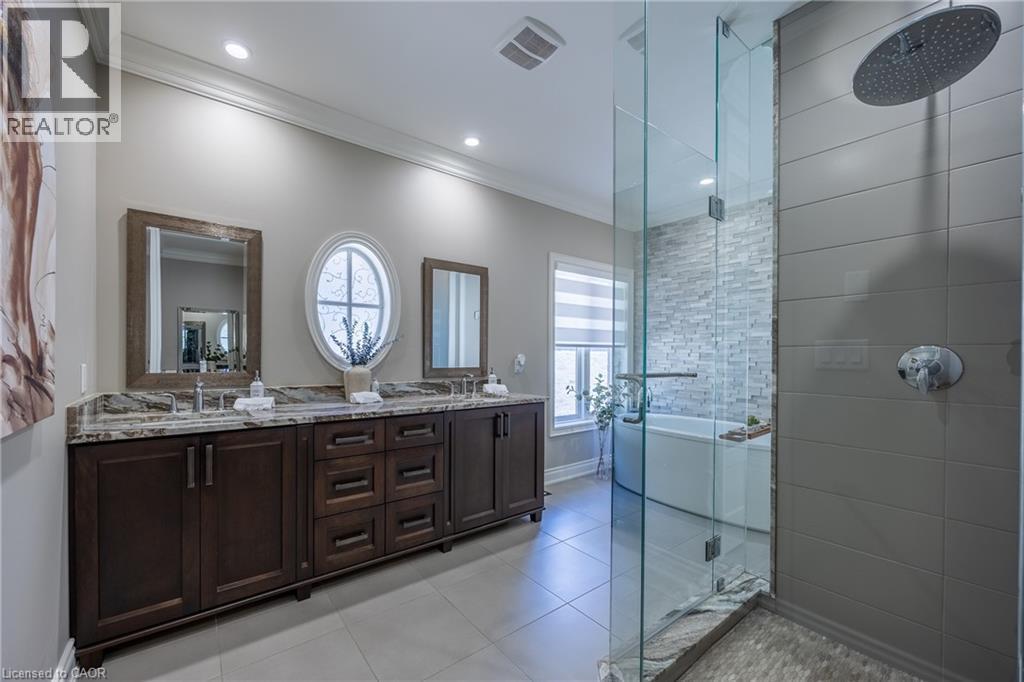 11 Greenleaf Lane, Ancaster, ON - Indoor Photo Showing Bathroom
