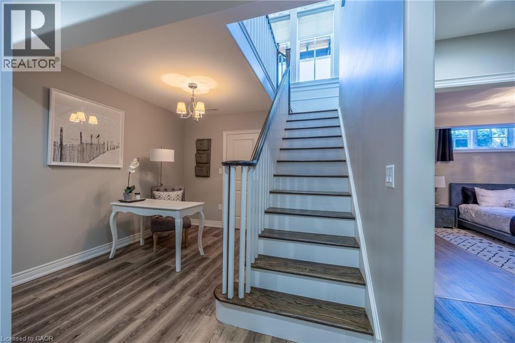 11 Greenleaf Lane, Ancaster, ON - Indoor Photo Showing Other Room