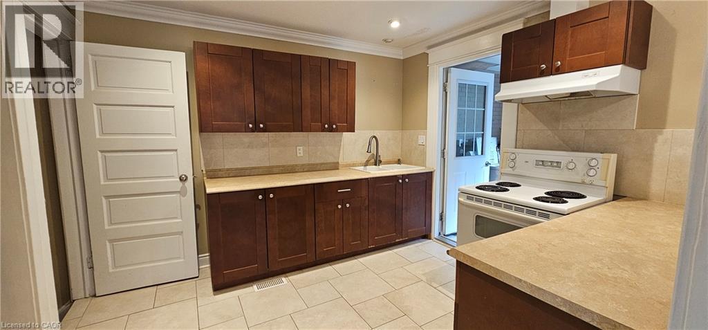 18 Moscrip Road, Cambridge, ON - Indoor Photo Showing Kitchen