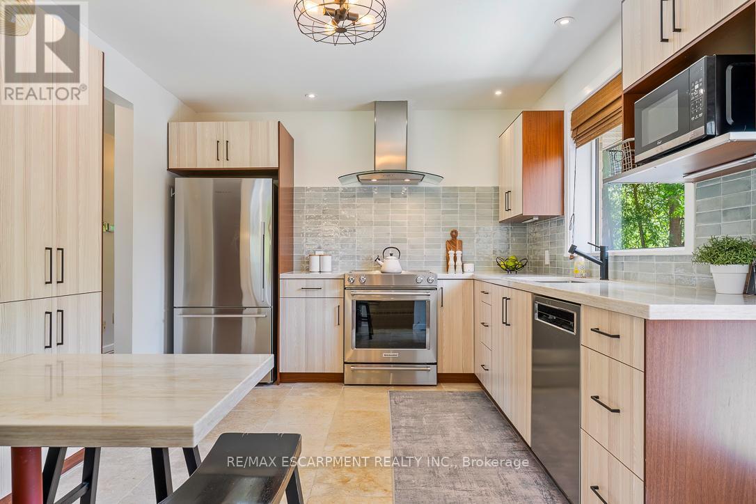 1548 Wembury Road, Mississauga, ON - Indoor Photo Showing Kitchen With Upgraded Kitchen