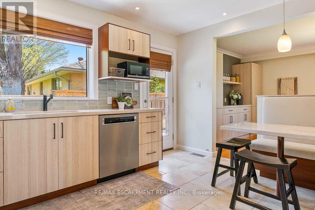 1548 Wembury Road, Mississauga, ON - Indoor Photo Showing Kitchen