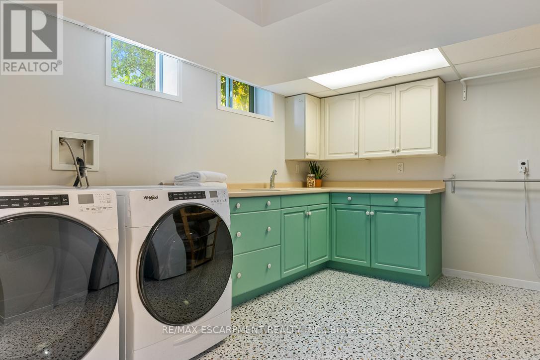 1548 Wembury Road, Mississauga, ON - Indoor Photo Showing Laundry Room