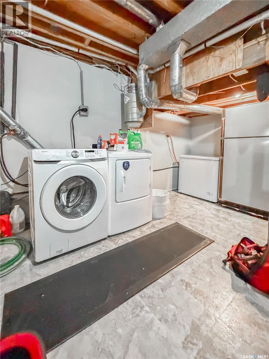 507 Dennis Street, Esterhazy, SK - Indoor Photo Showing Laundry Room