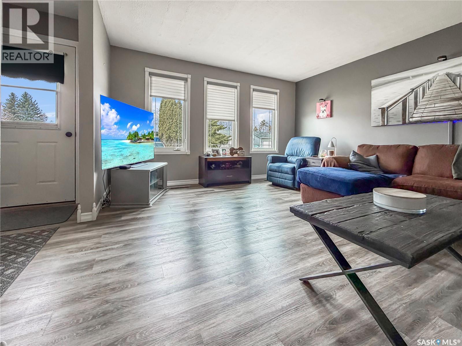 507 Dennis Street, Esterhazy, SK - Indoor Photo Showing Living Room