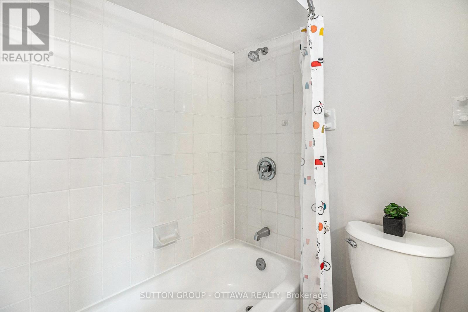 314 - 270 Brittany Drive, Ottawa, ON - Indoor Photo Showing Bathroom