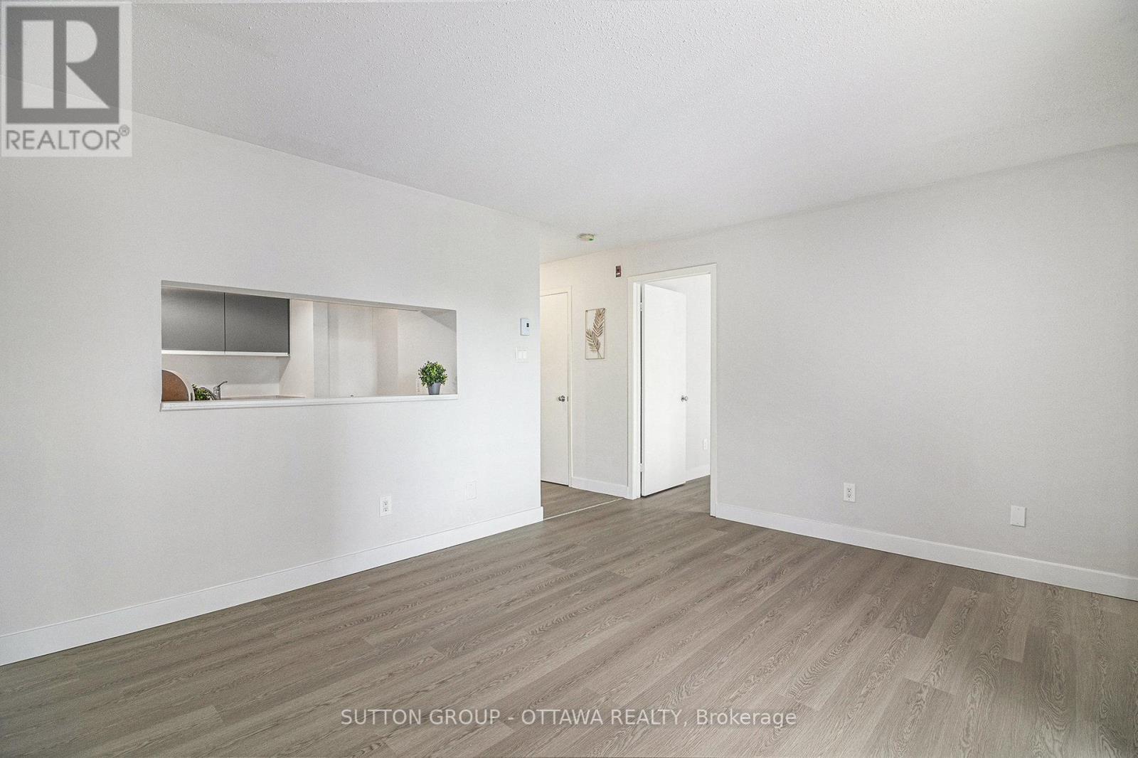 Living/dining room with opening to kitchen - 314 - 270 Brittany Drive, Ottawa, ON - Indoor Photo Showing Other Room