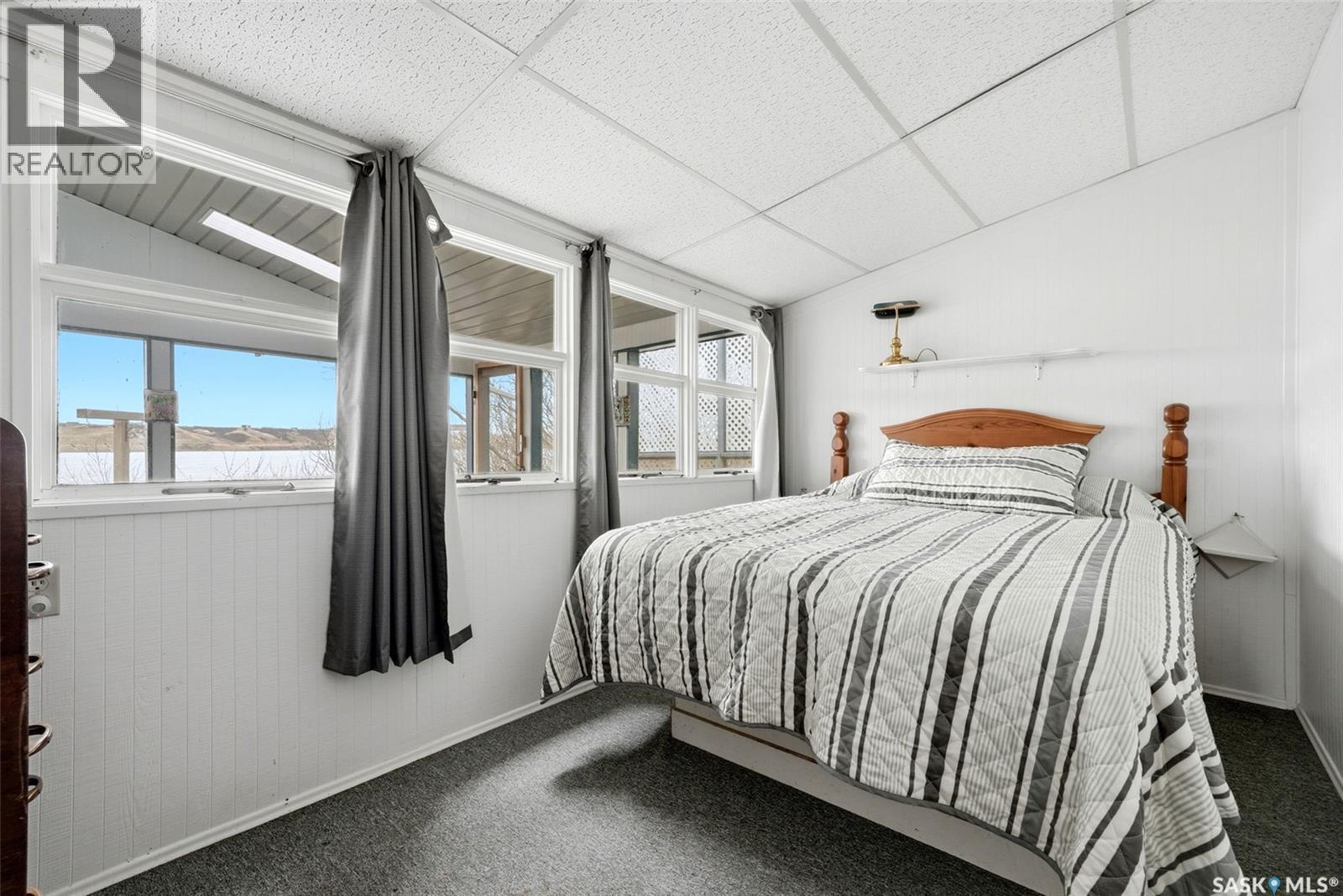 57 Sebolt Bay, Lumsden Beach, SK - Indoor Photo Showing Bedroom