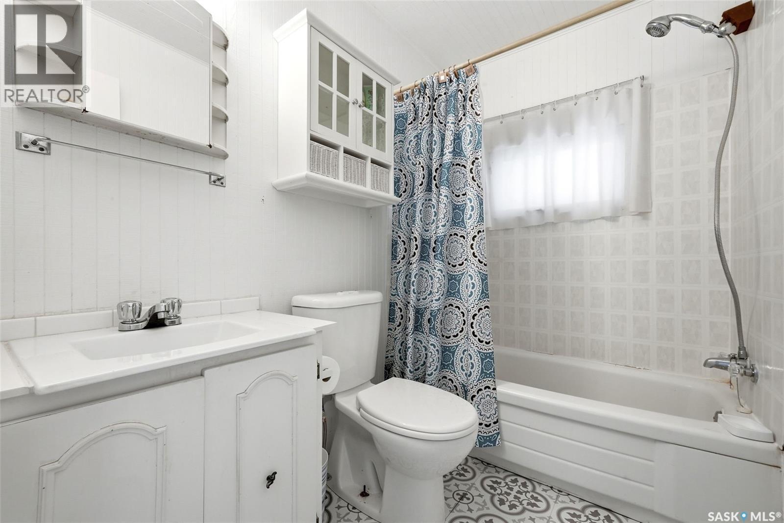 57 Sebolt Bay, Lumsden Beach, SK - Indoor Photo Showing Bathroom