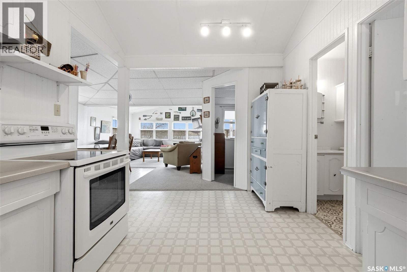 57 Sebolt Bay, Lumsden Beach, SK - Indoor Photo Showing Kitchen