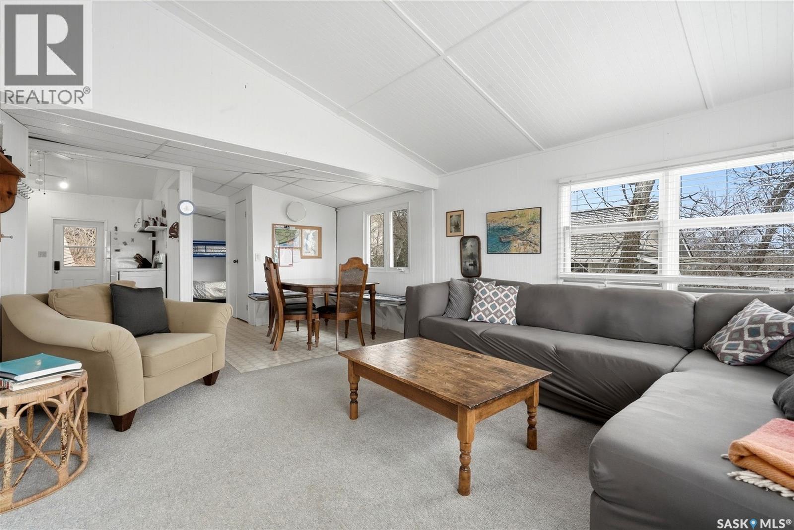 57 Sebolt Bay, Lumsden Beach, SK - Indoor Photo Showing Living Room