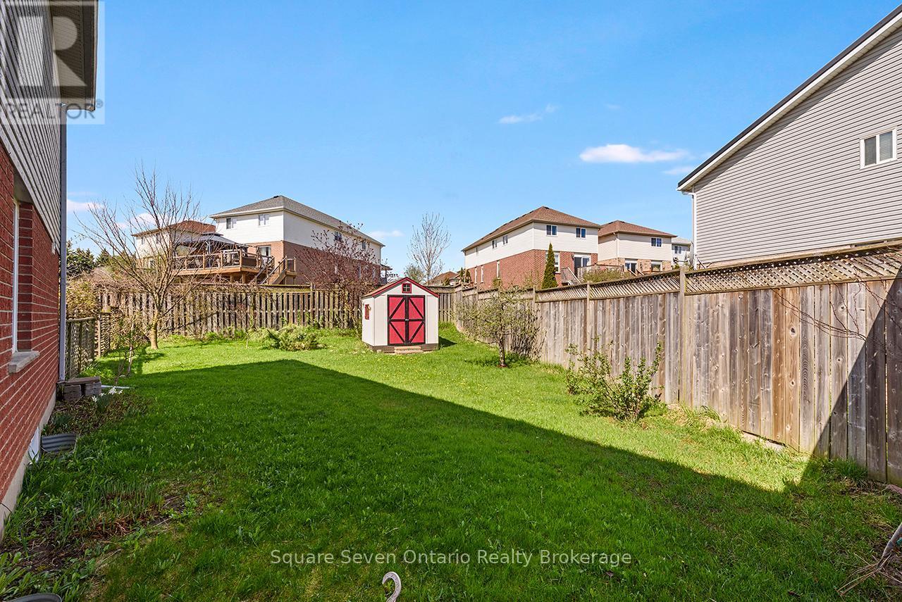 635 Commonwealth Crescent, Kitchener, ON - Outdoor