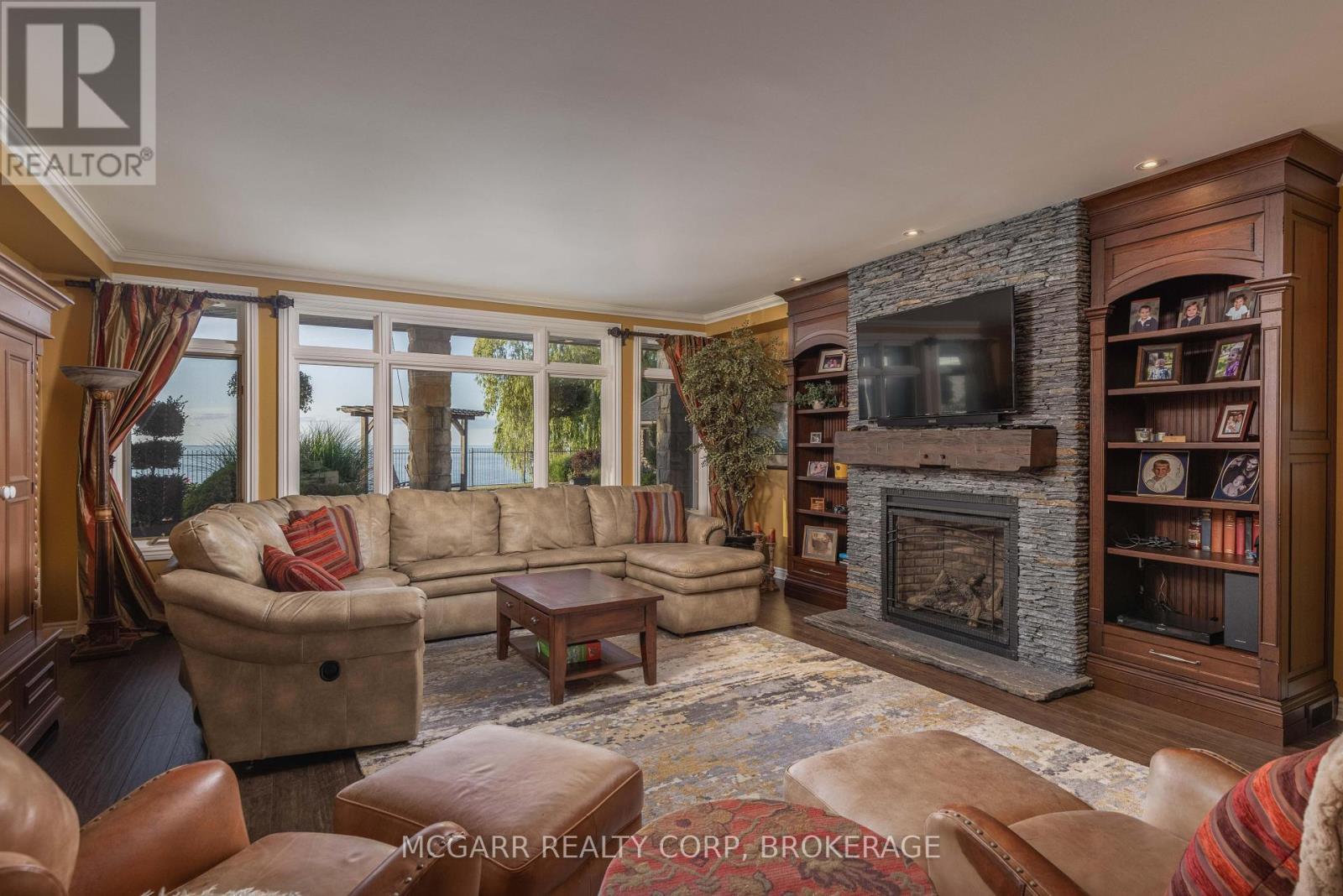 Lakeviews + gas fireplace - 89 October Drive, St. Catharines (Lakeshore), ON - Indoor Photo Showing Living Room With Fireplace