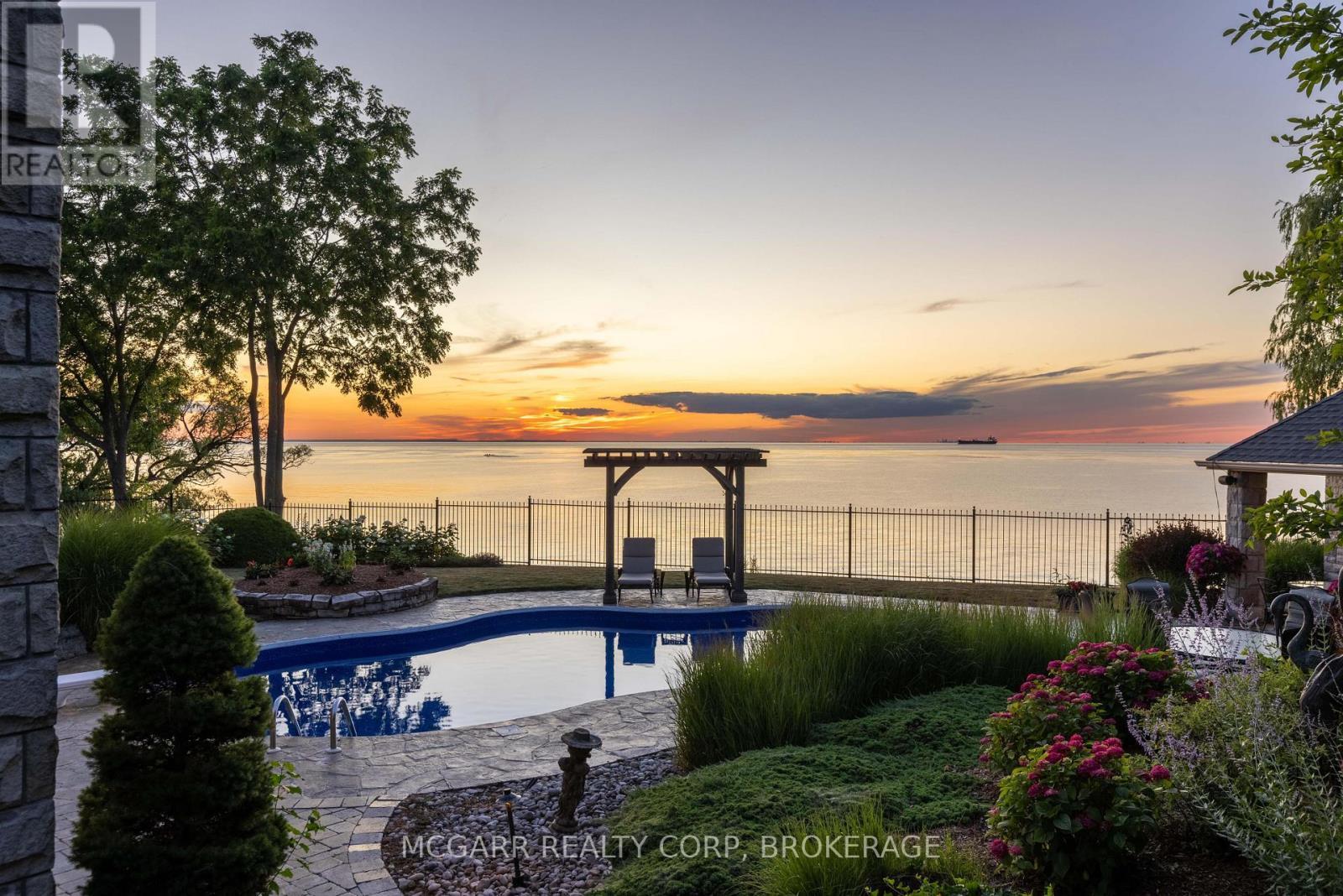 Sunset perfection - 89 October Drive, St. Catharines (Lakeshore), ON - Outdoor With Body Of Water With View