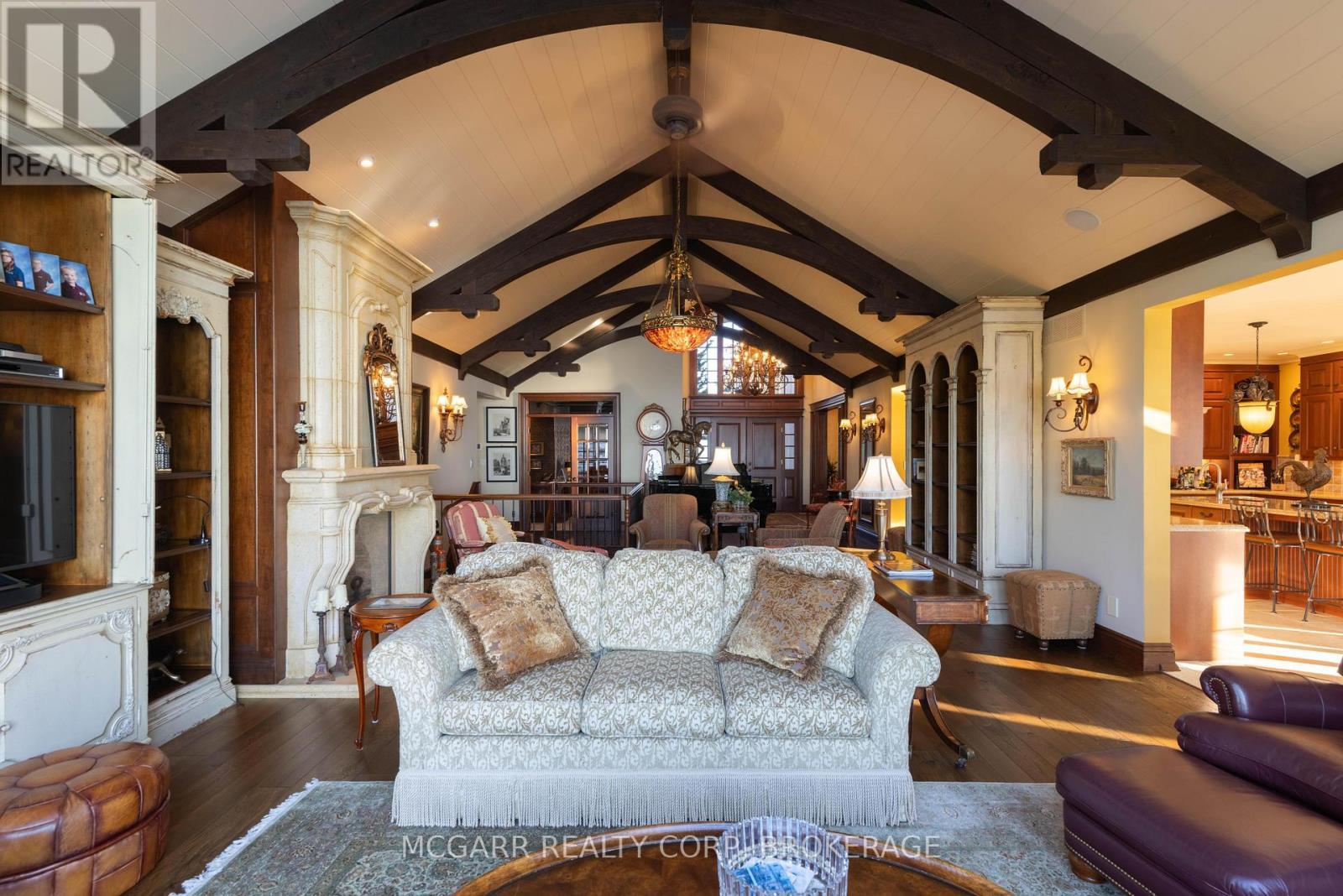 Outstanding architecture - 89 October Drive, St. Catharines (Lakeshore), ON - Indoor Photo Showing Living Room