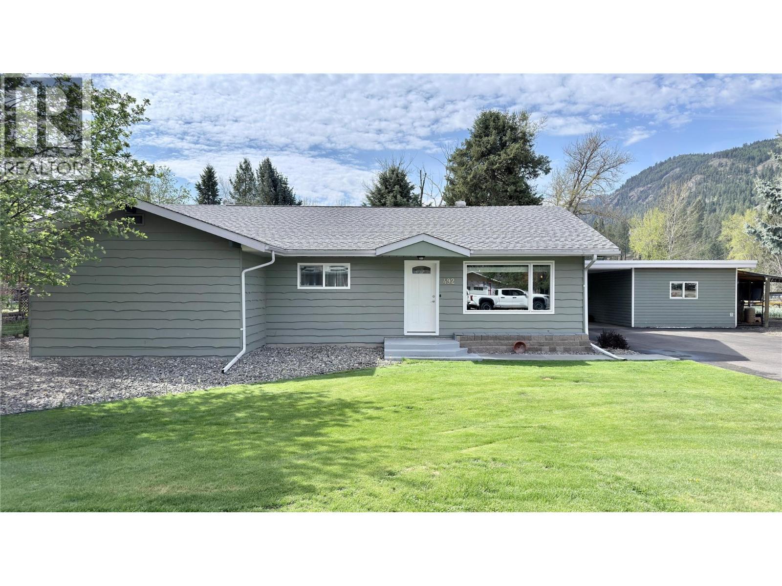 492 Fourth Avenue, Midway, BC - Outdoor