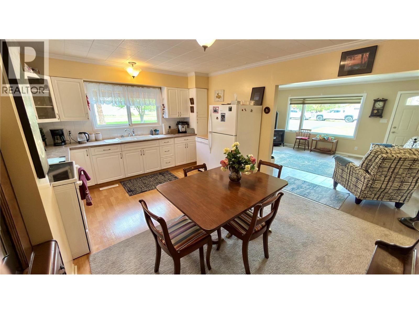 492 Fourth Avenue, Midway, BC - Indoor
