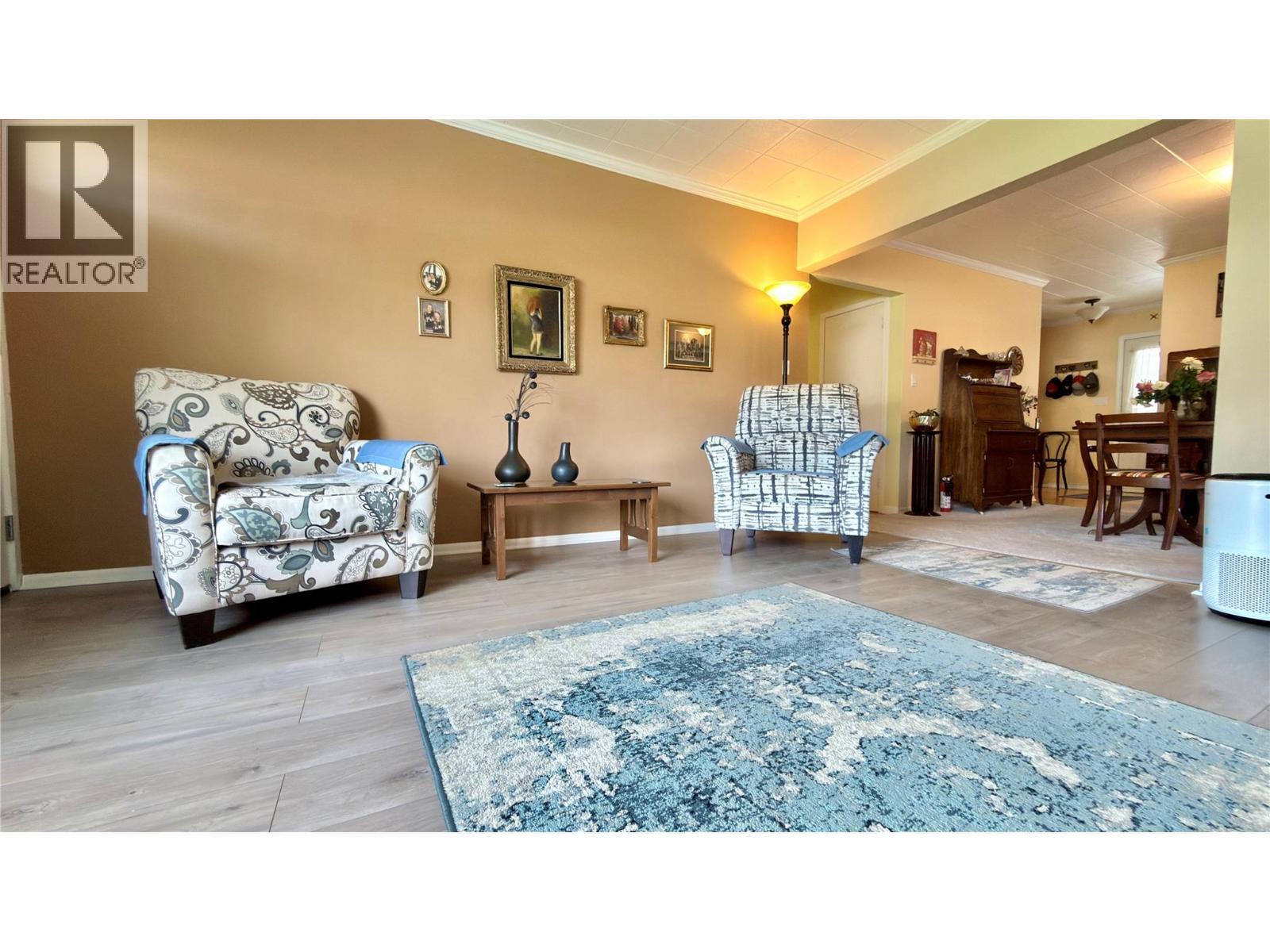 492 Fourth Avenue, Midway, BC - Indoor