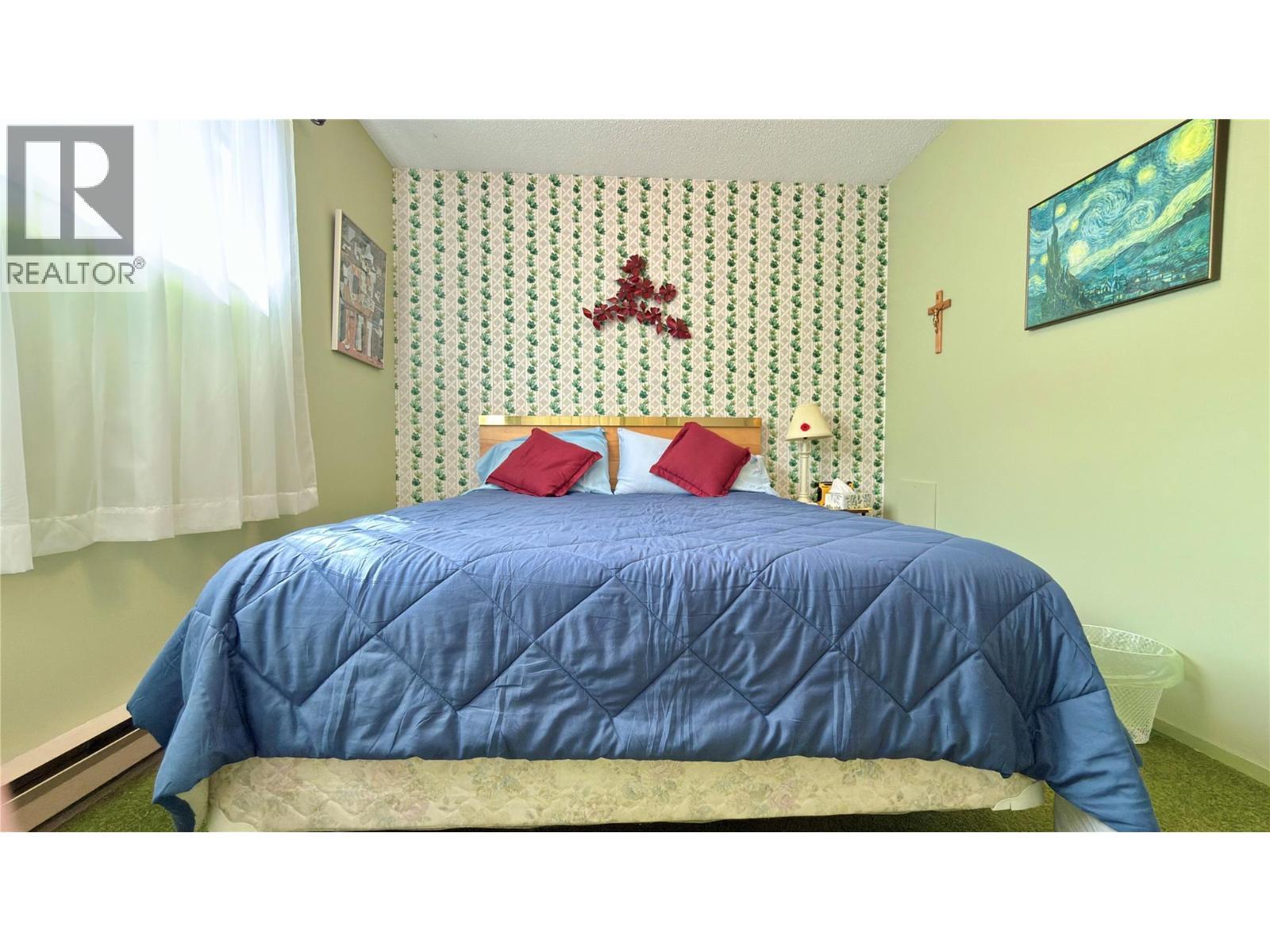 492 Fourth Avenue, Midway, BC - Indoor Photo Showing Bedroom