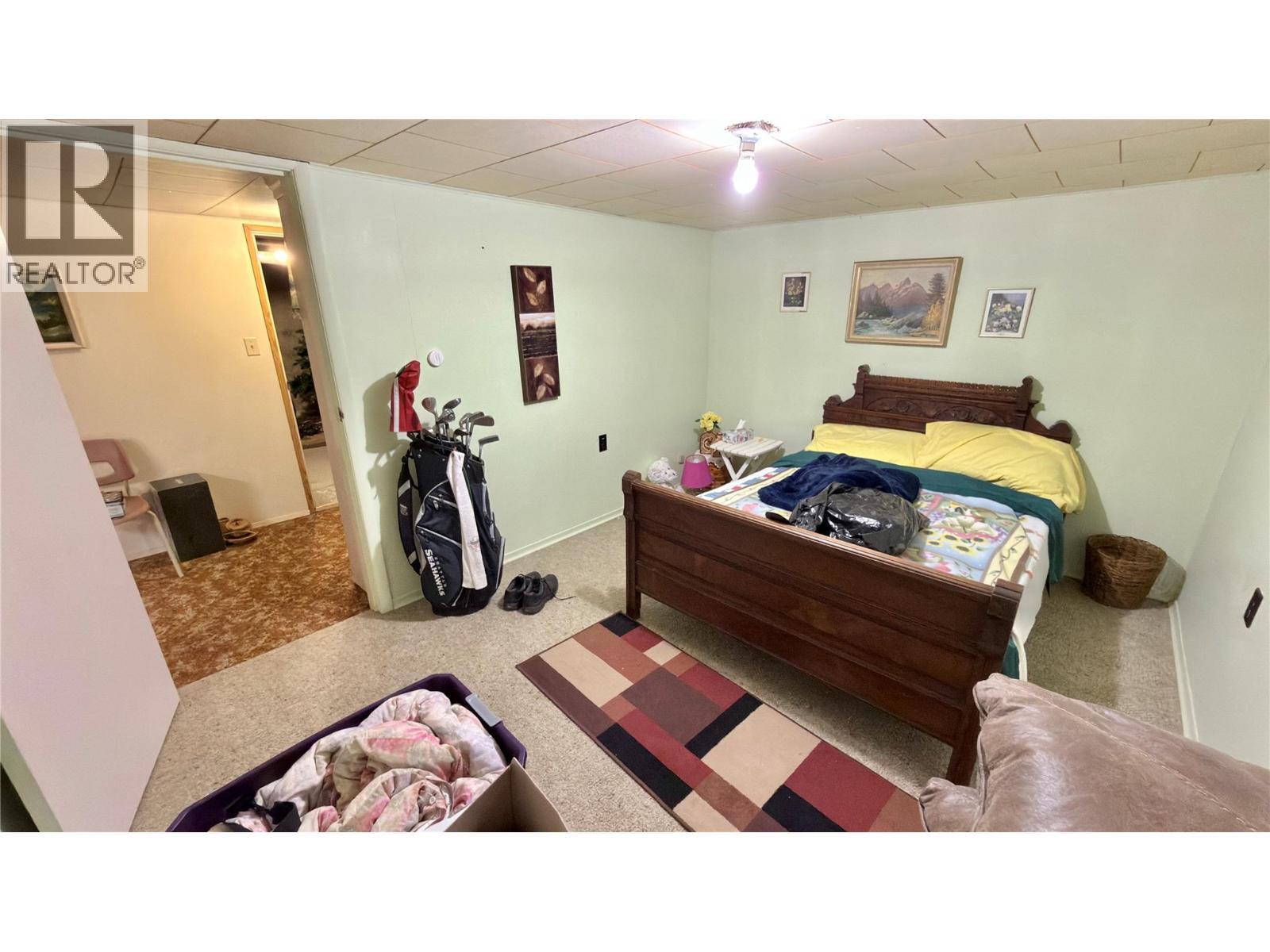 492 Fourth Avenue, Midway, BC - Indoor Photo Showing Bedroom