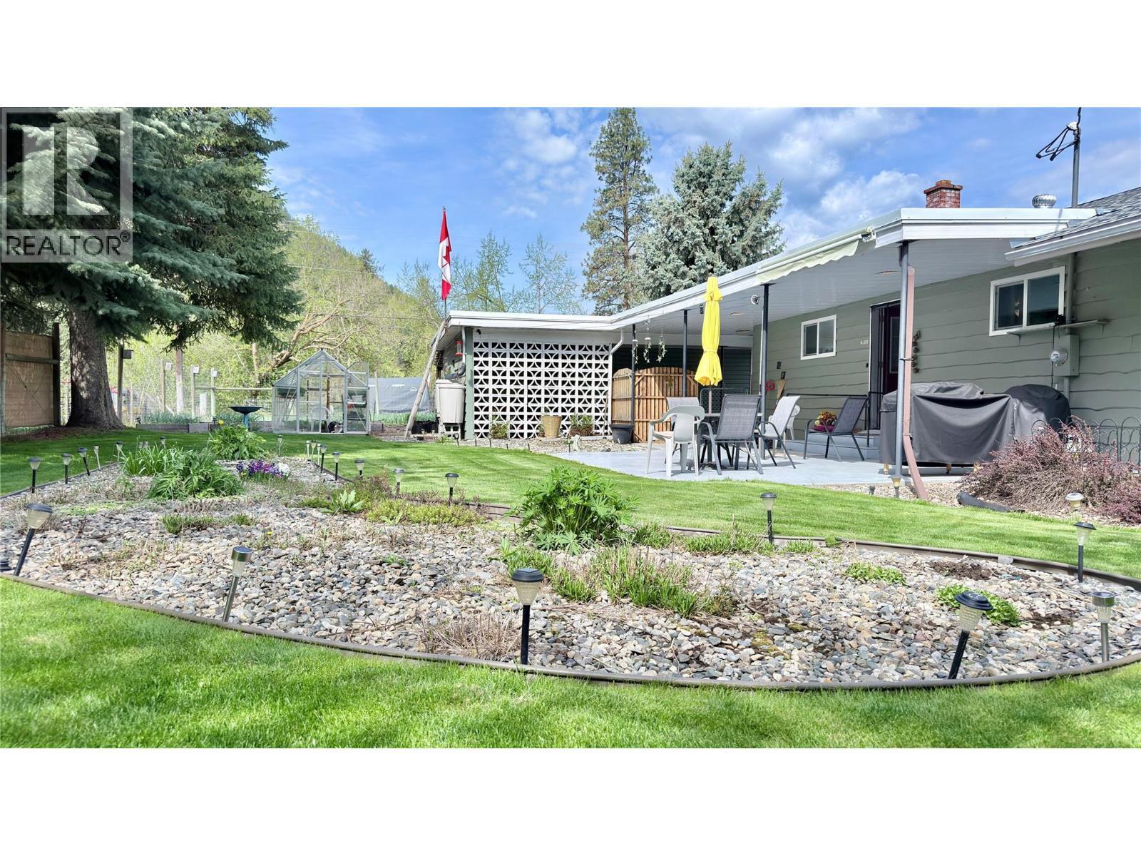492 Fourth Avenue, Midway, BC - Outdoor
