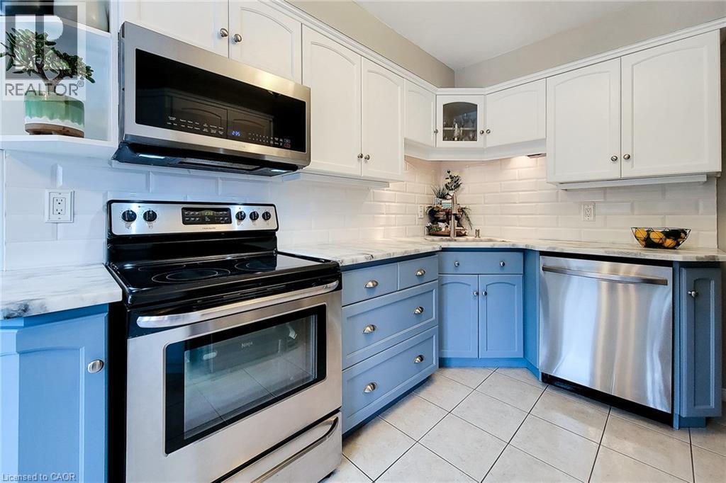 Modern kitchen featuring two-tone cabinetry, subway tile backsplash, and stainless steel appliances - 146 Locheed Drive, Hamilton, ON - Indoor Photo Showing Kitchen With Stainless Steel Kitchen