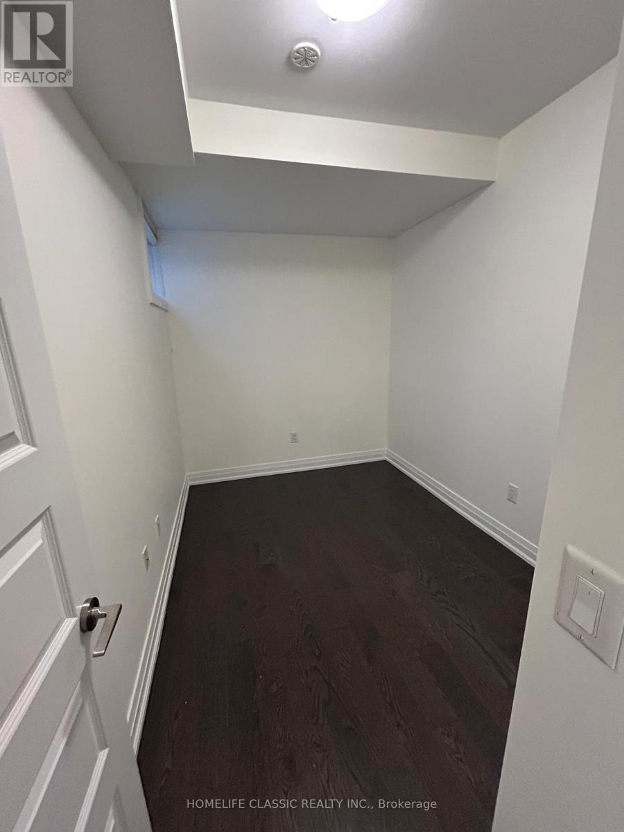 9 - 11 Eldora Avenue, Toronto, ON - Indoor Photo Showing Other Room