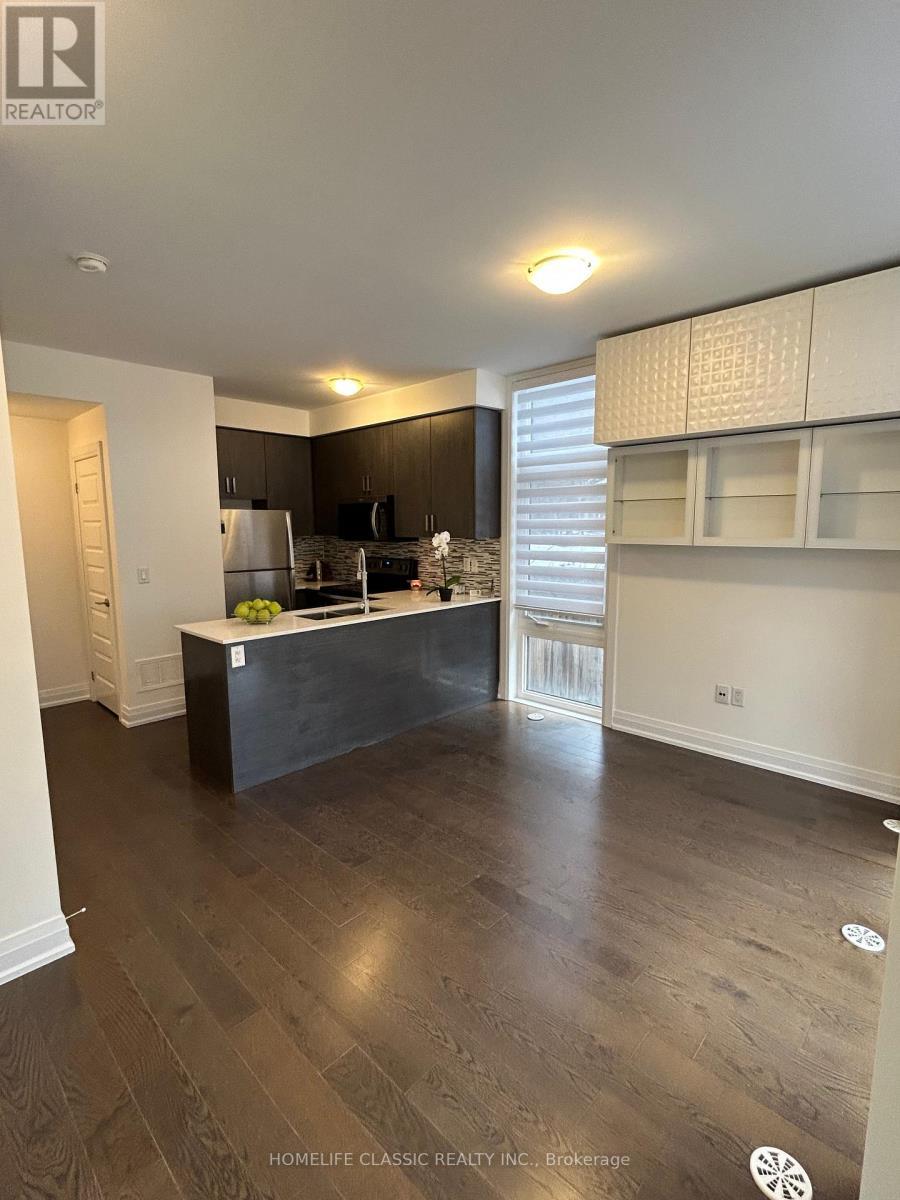 9 - 11 Eldora Avenue, Toronto, ON - Indoor Photo Showing Kitchen