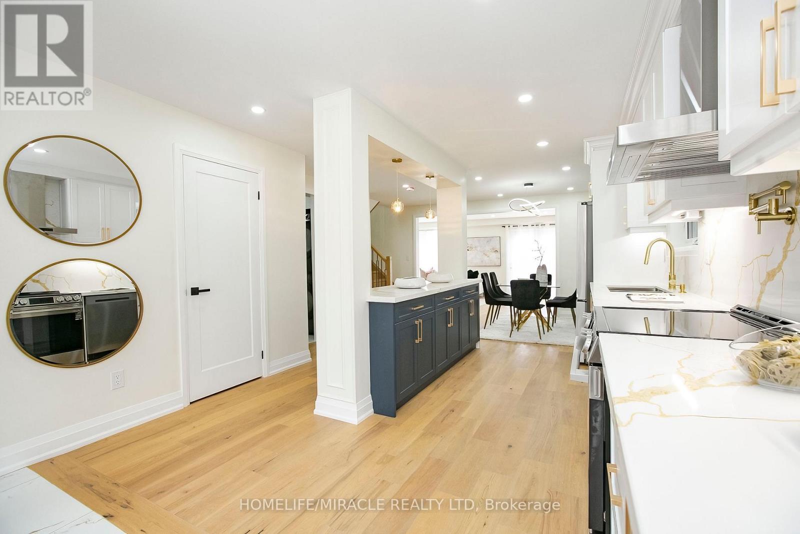 52 Foxacre Row, Brampton, ON - Indoor Photo Showing Kitchen With Upgraded Kitchen