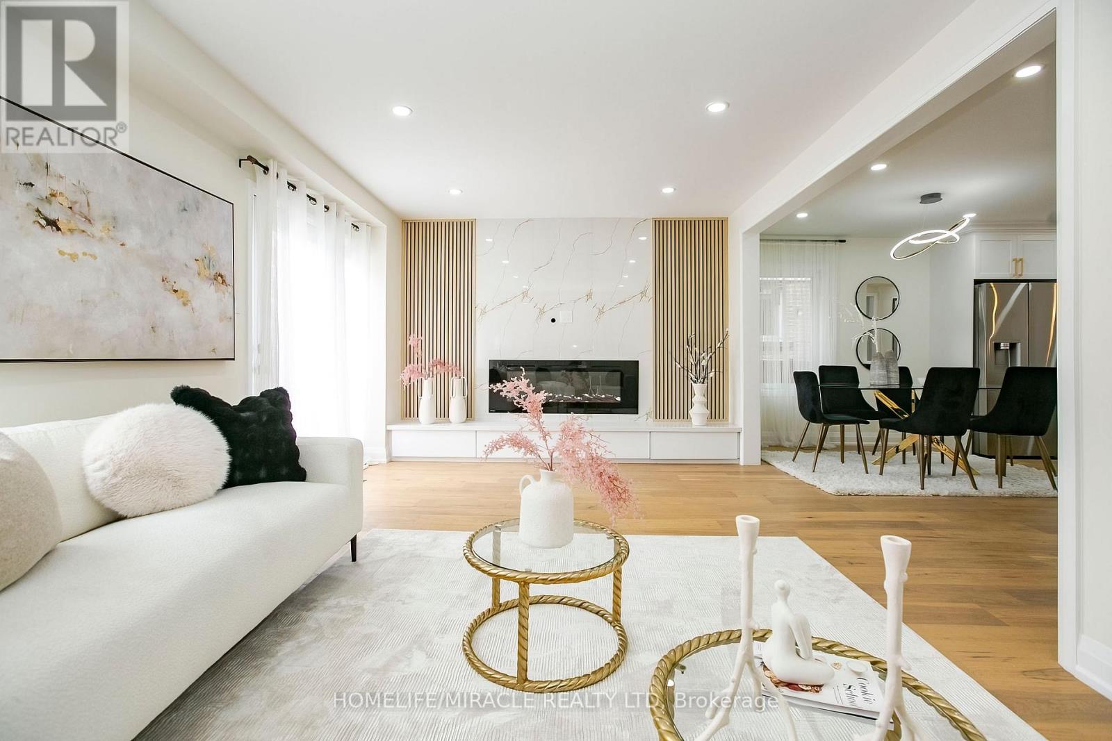 52 Foxacre Row, Brampton, ON - Indoor Photo Showing Living Room