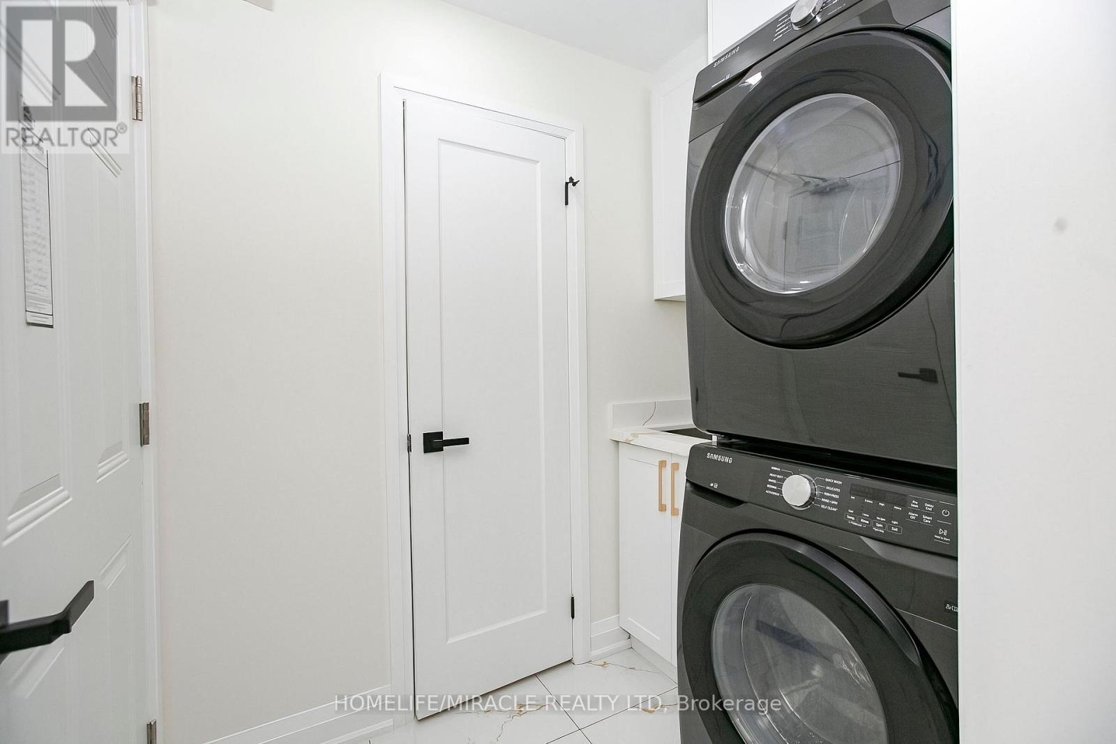 52 Foxacre Row, Brampton, ON - Indoor Photo Showing Laundry Room