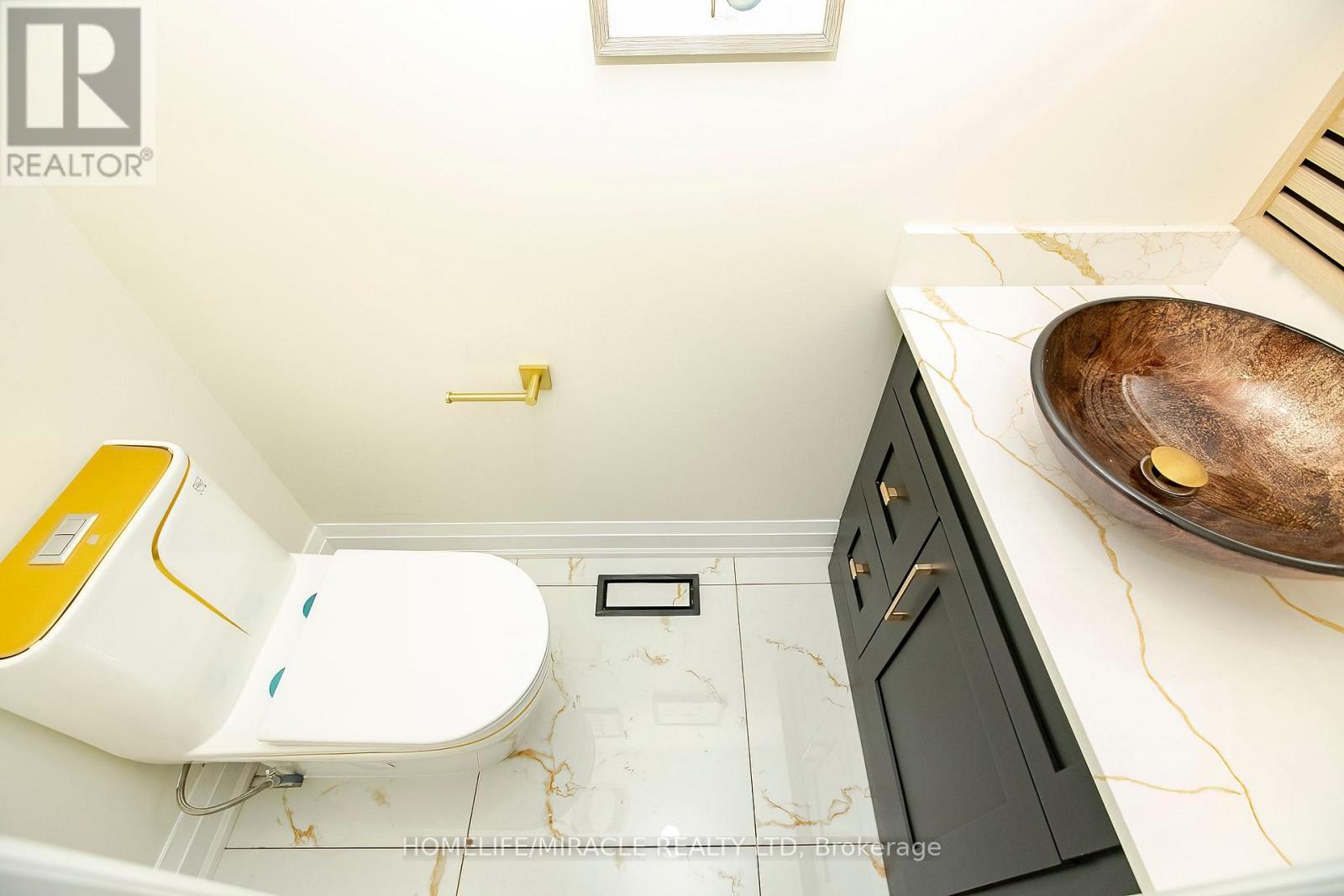 52 Foxacre Row, Brampton, ON - Indoor Photo Showing Bathroom