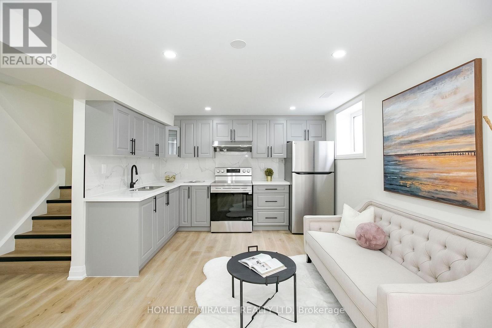 52 Foxacre Row, Brampton, ON - Indoor Photo Showing Kitchen