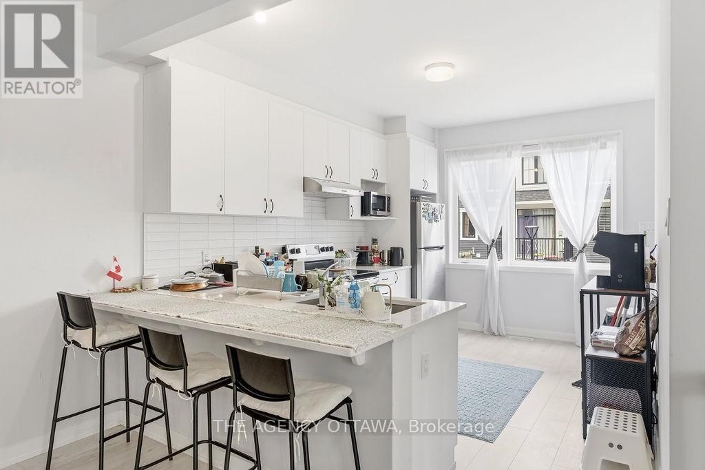 920 Nova Private, Ottawa, ON - Indoor Photo Showing Kitchen With Upgraded Kitchen