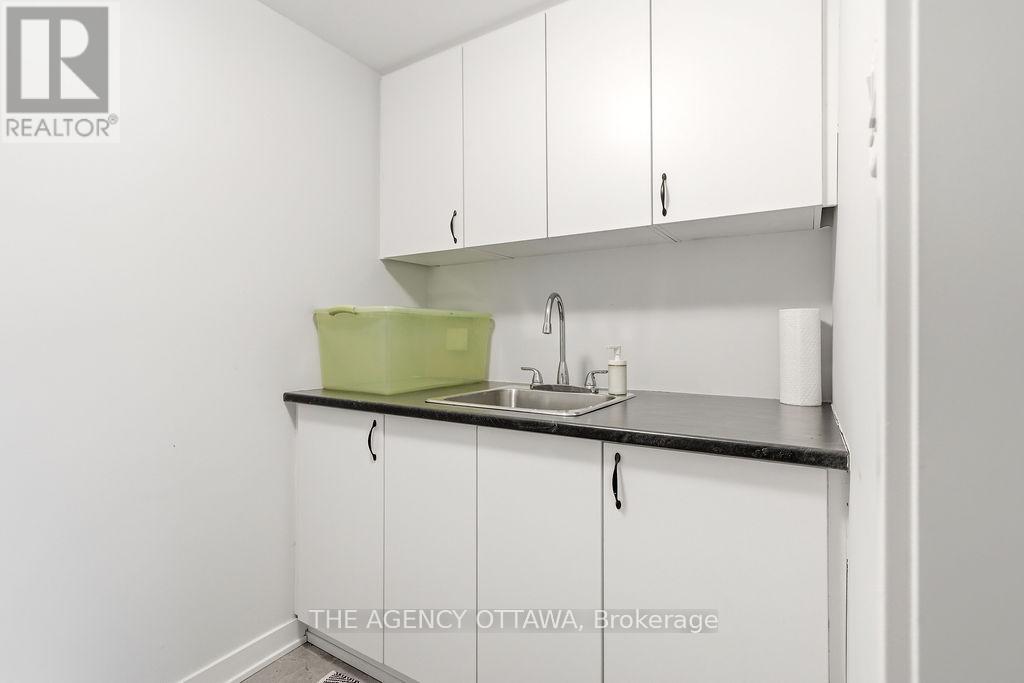 Laundry room on main level - 920 Nova Private, Ottawa, ON - Indoor