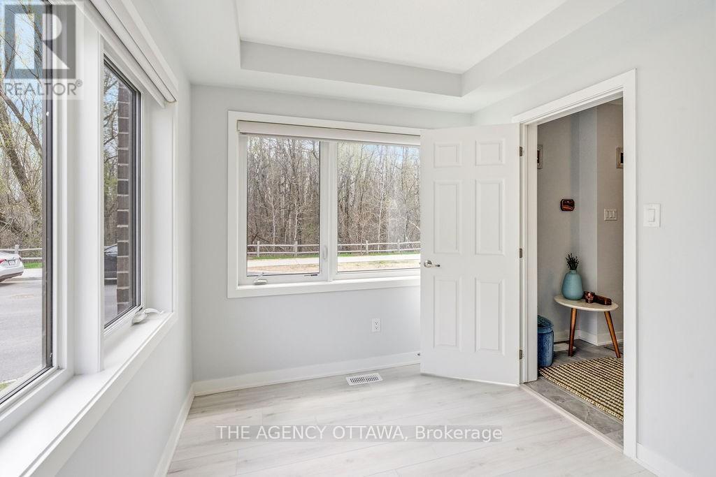 Den on main level - 920 Nova Private, Ottawa, ON - Indoor Photo Showing Other Room