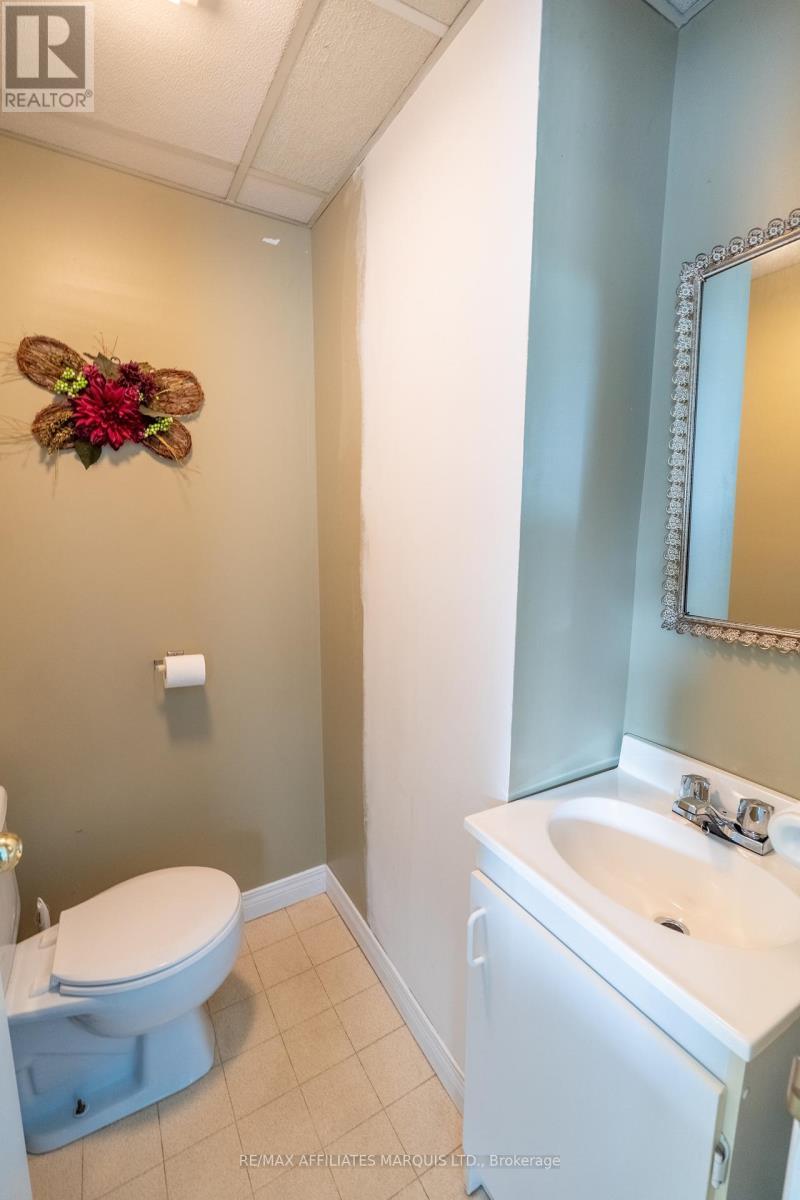 101 Third Street W, Cornwall, ON - Indoor Photo Showing Bathroom
