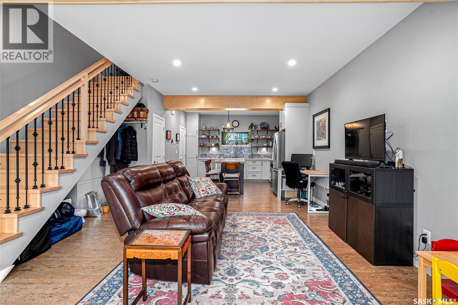 4 475 L Avenue S, Saskatoon, SK - Indoor